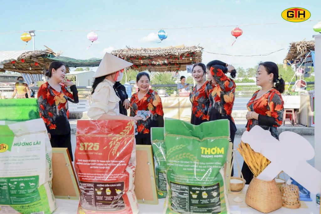 Gạo Giàu Thanh Hồng – Mang giá trị hạt gạo Việt đến Lễ hội Văn hóa – Du lịch Làng cổ Đông Hòa Hiệp