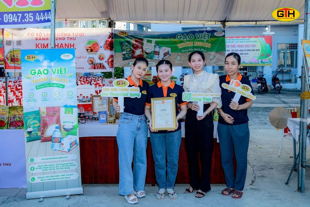 Gạo Giàu Thanh Hồng – Mang giá trị hạt gạo Việt đến Lễ hội Văn hóa – Du lịch Làng cổ Đông Hòa Hiệp