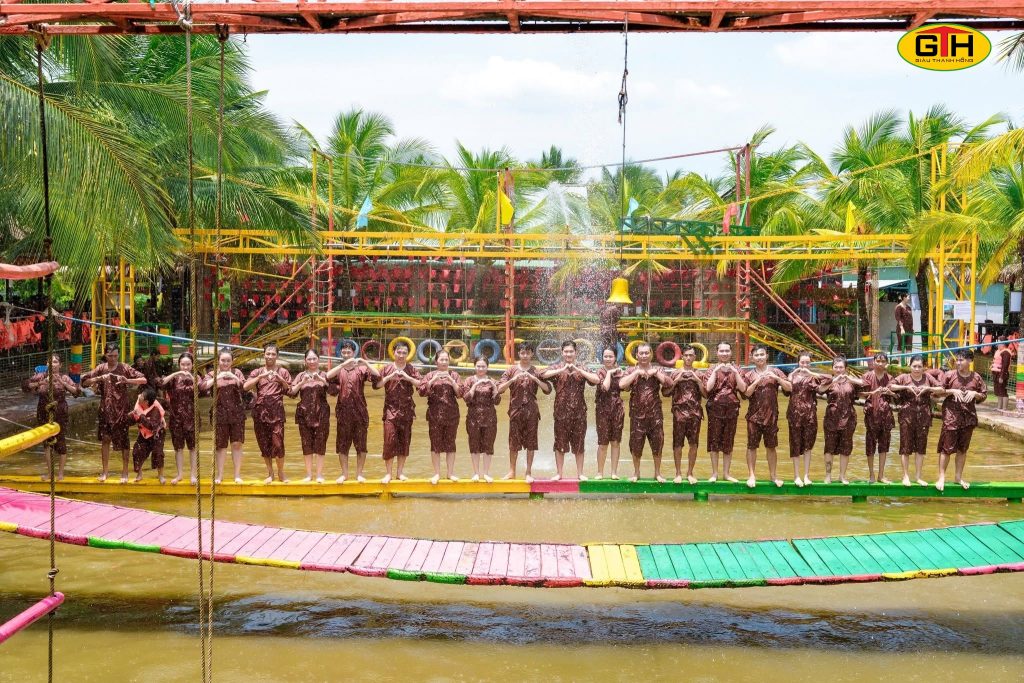 Gạo Giàu Thanh Hồng "vượt thử thách, bật tinh thần đồng đội" cùng Team Building hằng năm